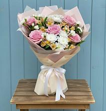 Букет цветов из:  Гвоздики, Орхидеи и Розы в Марфино