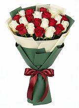 Букет Микс из красных и белых роз в Марфино