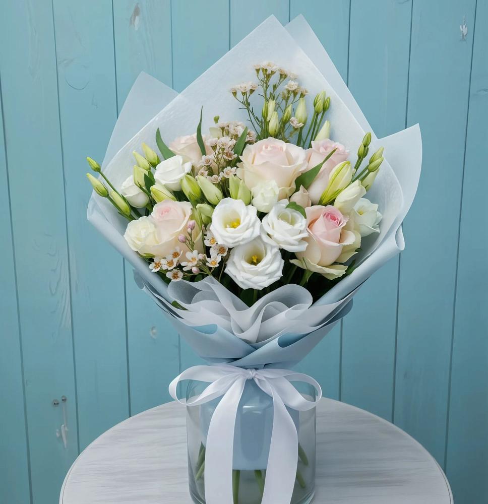 Букет цветов из: Розы и Лизиантусы в Марфино