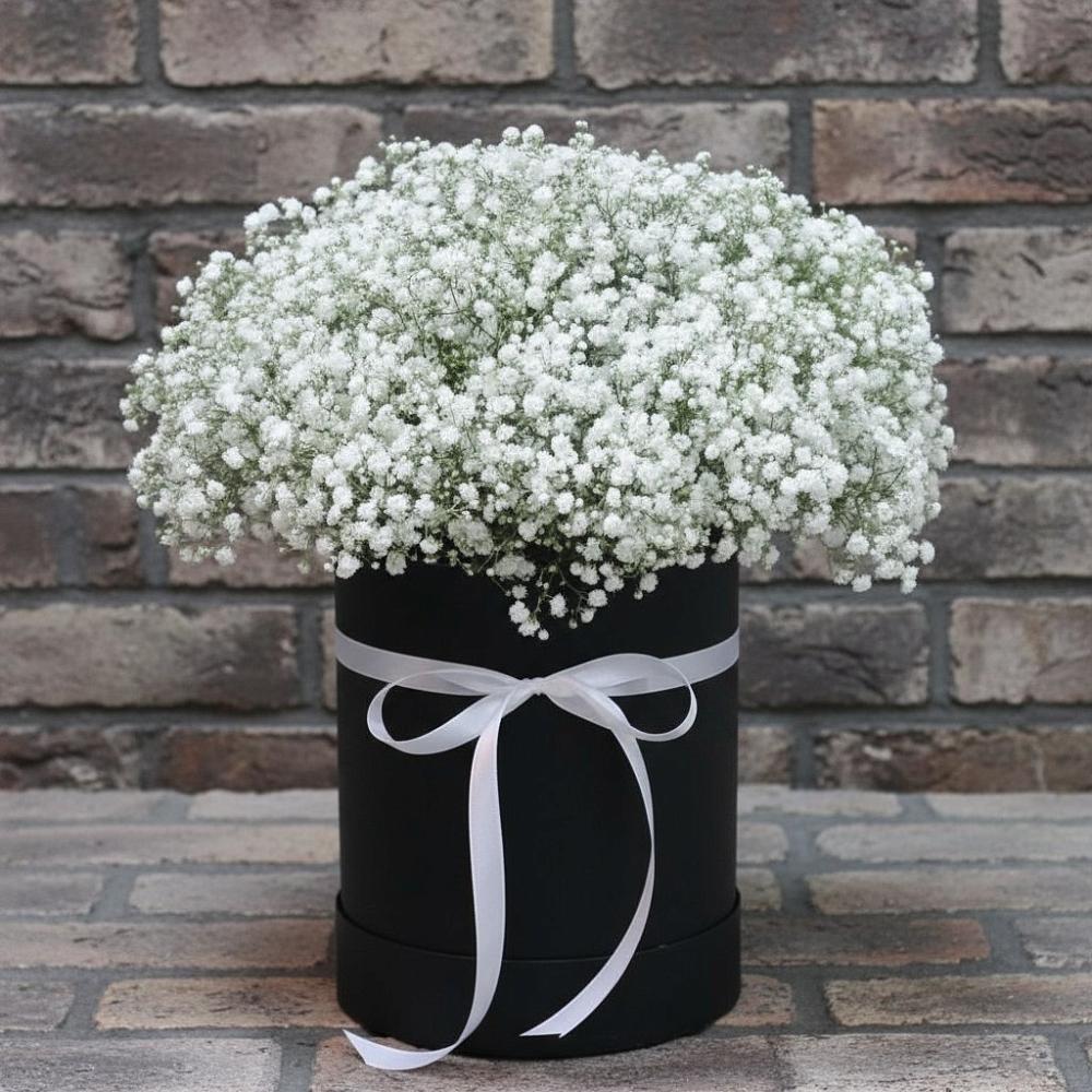 Цветочная композиция из Гипсофила в шляпной коробке в Марфино