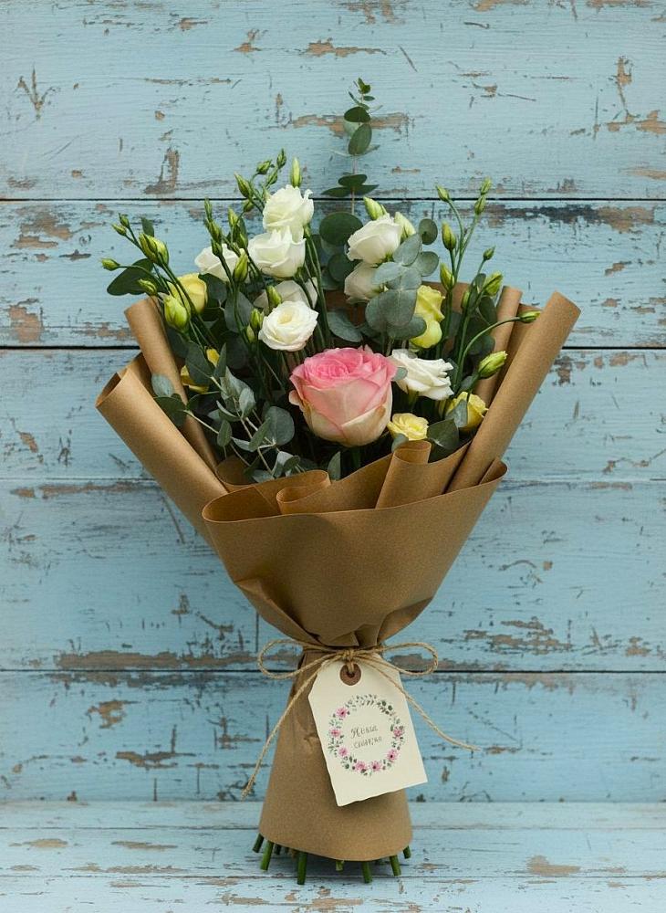 Букет цветов из: Розы и Лизиантусы в Марфино