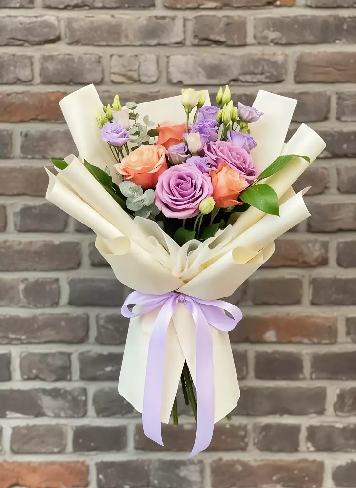 Букет цветов из: Лизиантусы и Розы в Марфино