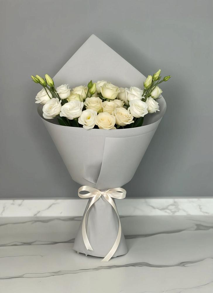 Букет цветов из: Розы и Лизиантусы в Марфино