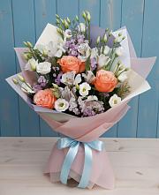 Букет цветов из:  Лизиантусы, Розы, Альстромерии и Гипсофила в Марфино