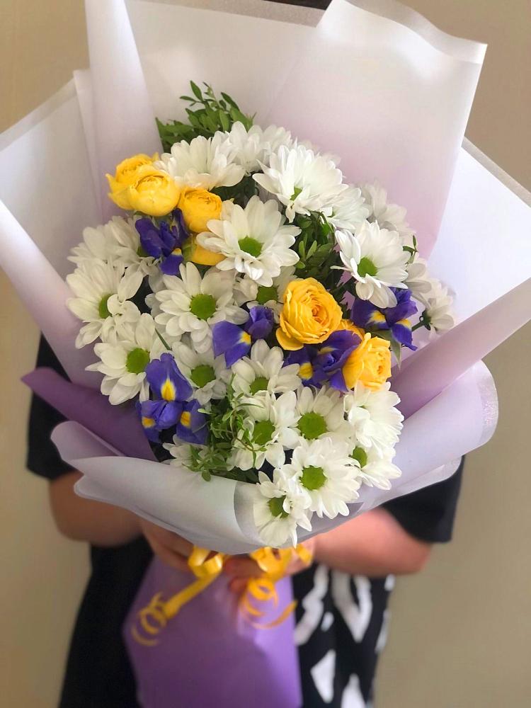 Букет цветов из: Ирисы, Хризантемы и Розы в Марфино