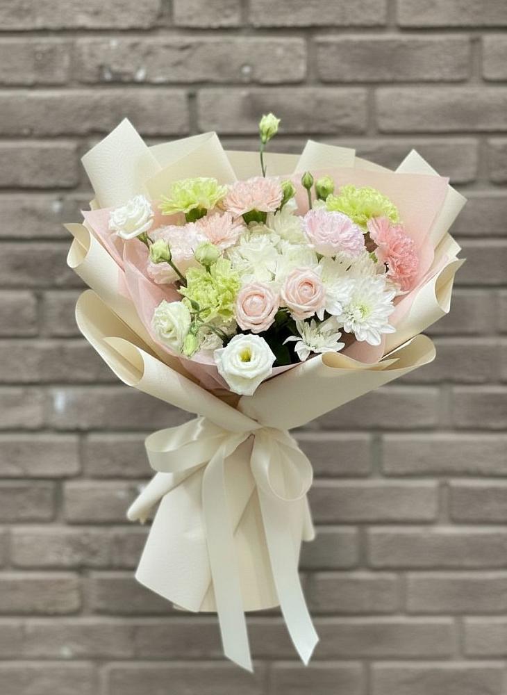 Букет цветов из: Гвоздики, Розы, Лизиантусы и Хризантемы в Марфино