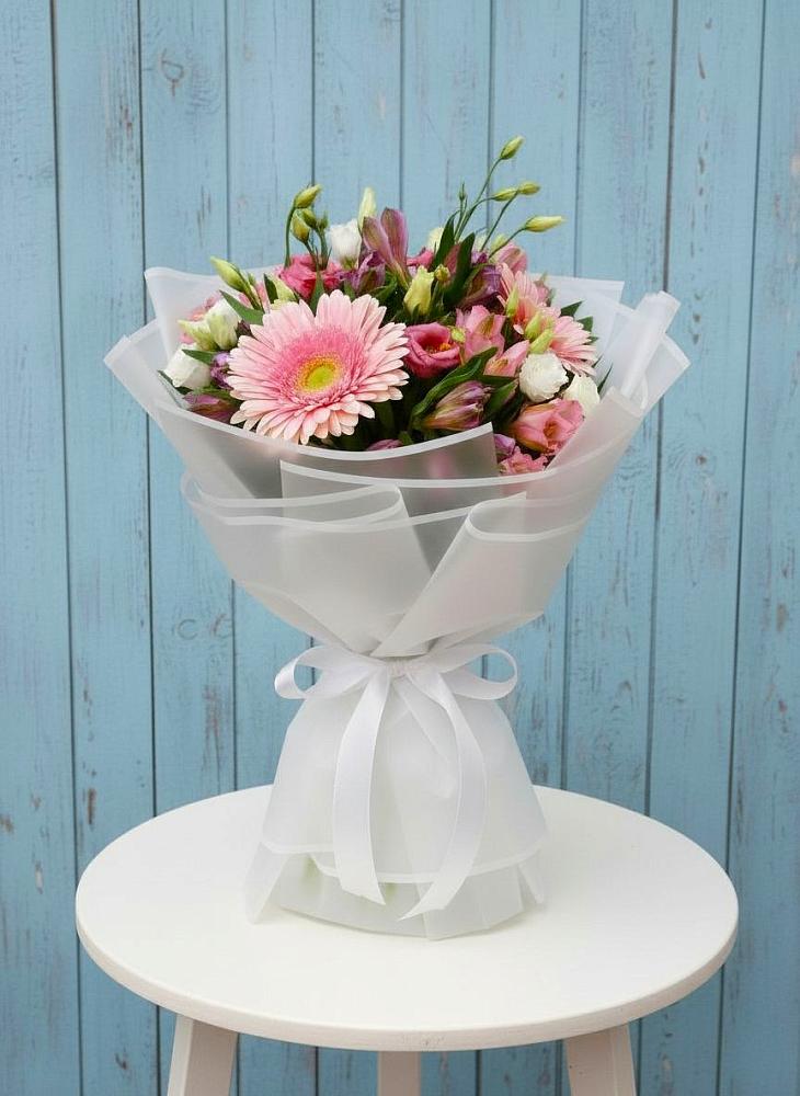 Букет цветов из: Герберы, Альстромерии и Лизиантусы в Марфино