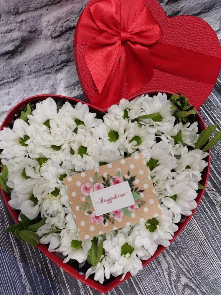 Цветочная композиция из Хризантемы в виде сердца в Марфино