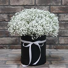 Цветочная композиция из Гипсофила в шляпной коробке в Марфино