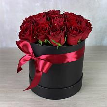 Цветочная композиция из Розы в шляпной коробке в Марфино