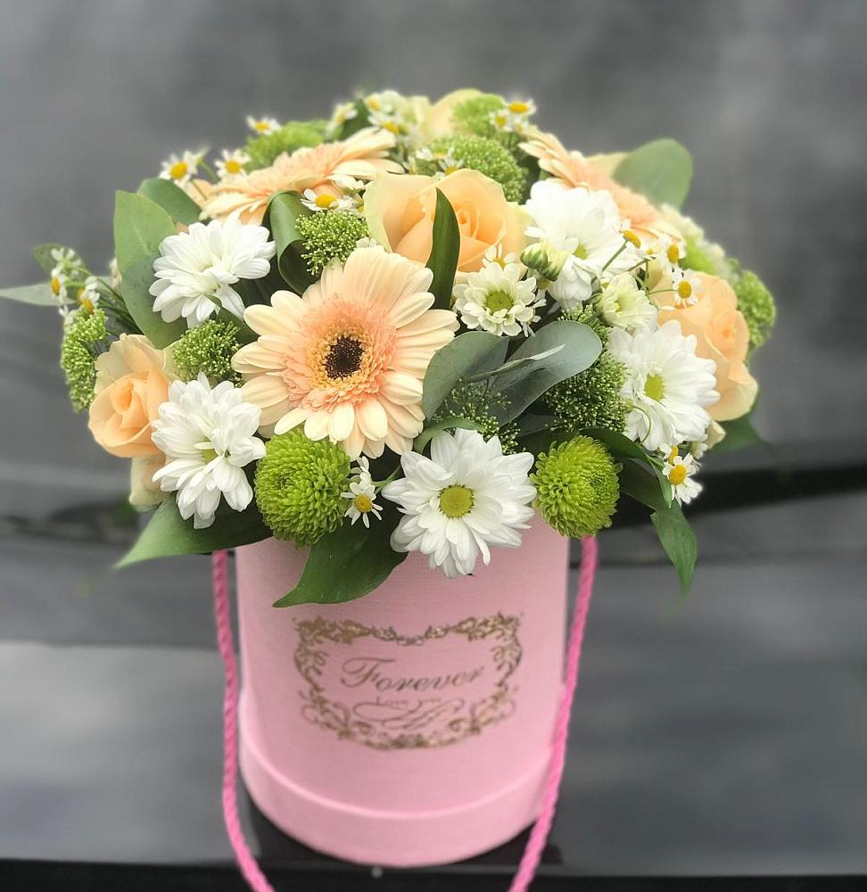 Цветочная композиция из Розы, Герберы и Хризантемы в шляпной коробке в Марфино