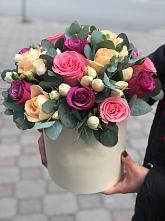 Цветочная композиция из Розы в шляпной коробке в Марфино